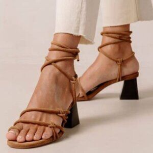 NWOT ALOHAS Goldie Sandal, Tan, Suede, Block Heel - Size EU 37